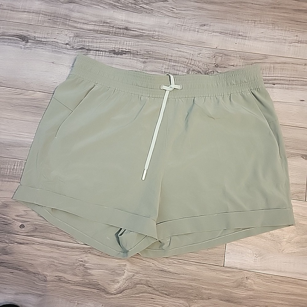 Lululemon Spring Break Away Shorts 32" Waist Cuff Hem Green Womens